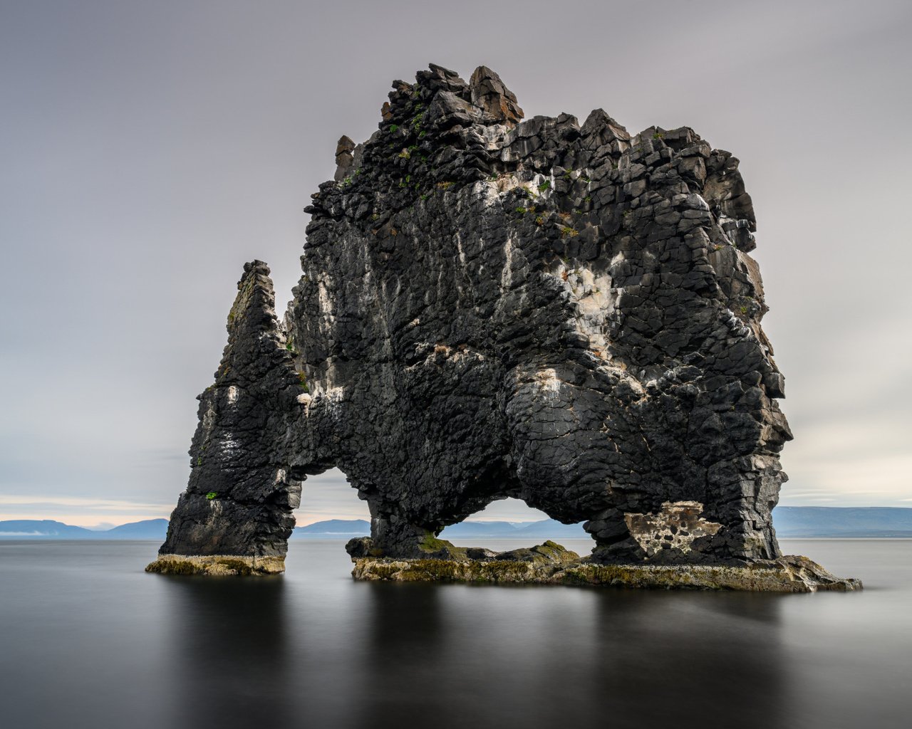 Обои скалы, природа, море, скала, исландия, утес, hvitserkur, vatnsnes, rocks, nature, sea, rock, iceland разрешение 2112x1188 Загрузить