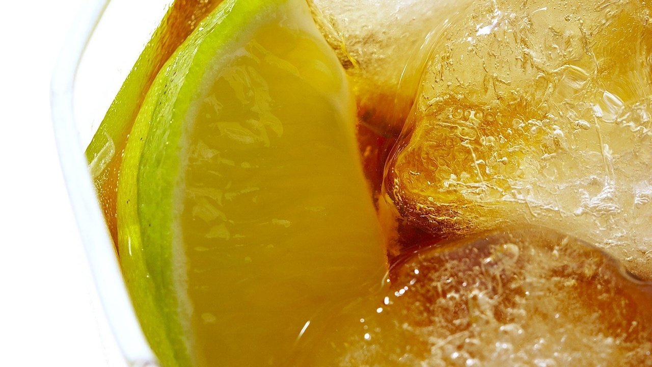 Обои макро, напиток, фрукты, лёд, лайм, коктейль, цитрусы, macro, drink, fruit, ice, lime, cocktail, citrus разрешение 1920x1200 Загрузить