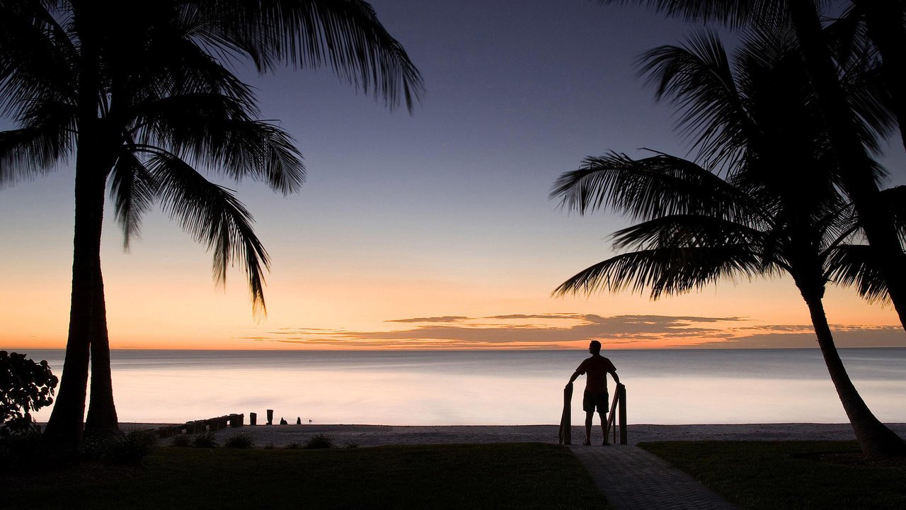 Обои пейзаж, горизонт, человек, пальмы, силуэт, landscape, horizon, people, palm trees, silhouette разрешение 2560x1920 Загрузить