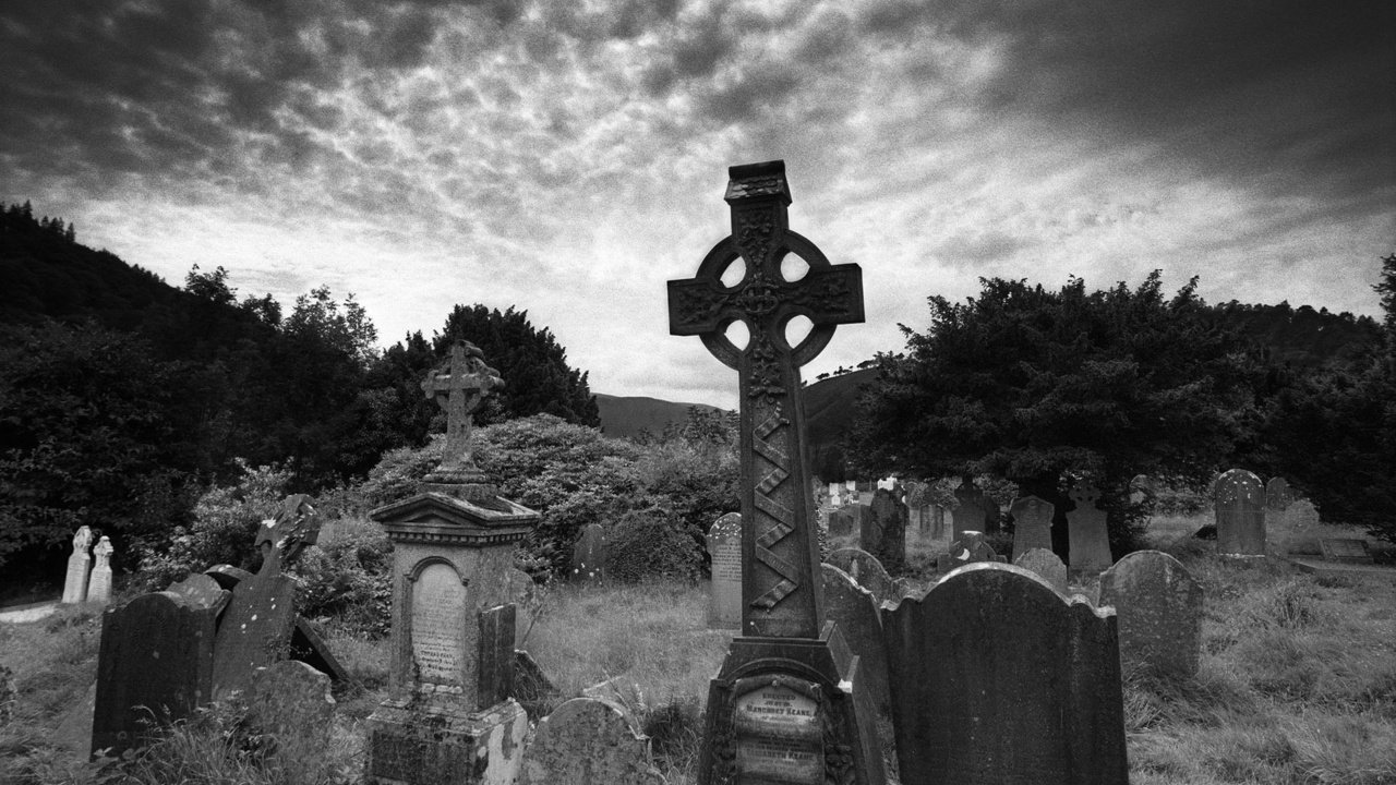 Обои мрак, готика, кладбище, могилы, the darkness, gothic, cemetery, graves разрешение 1920x1200 Загрузить
