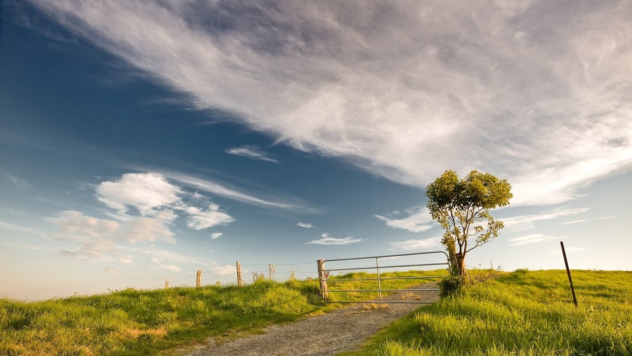 Обои облака, забор, ворота, clouds, the fence, gate разрешение 1920x1200 Загрузить