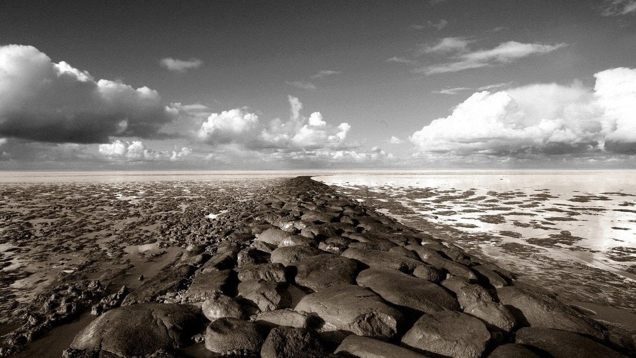 Обои облака, камни, горизонт, clouds, stones, horizon разрешение 1920x1440 Загрузить