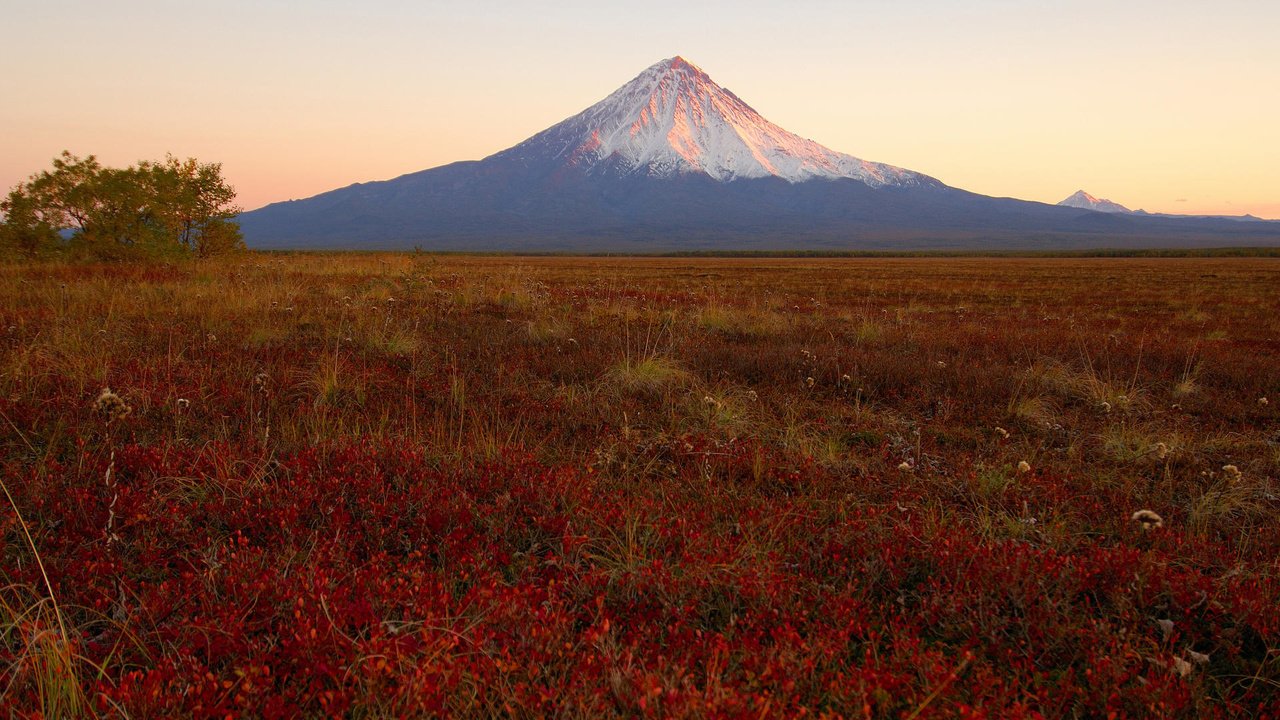 Обои закат, камчатка, вулкан, кроноцкая сопка, sunset, kamchatka, the volcano разрешение 1920x1080 Загрузить