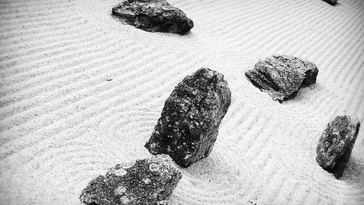 Обои камни, песок, черно-белая, stones, sand, black and white разрешение 1920x1200 Загрузить