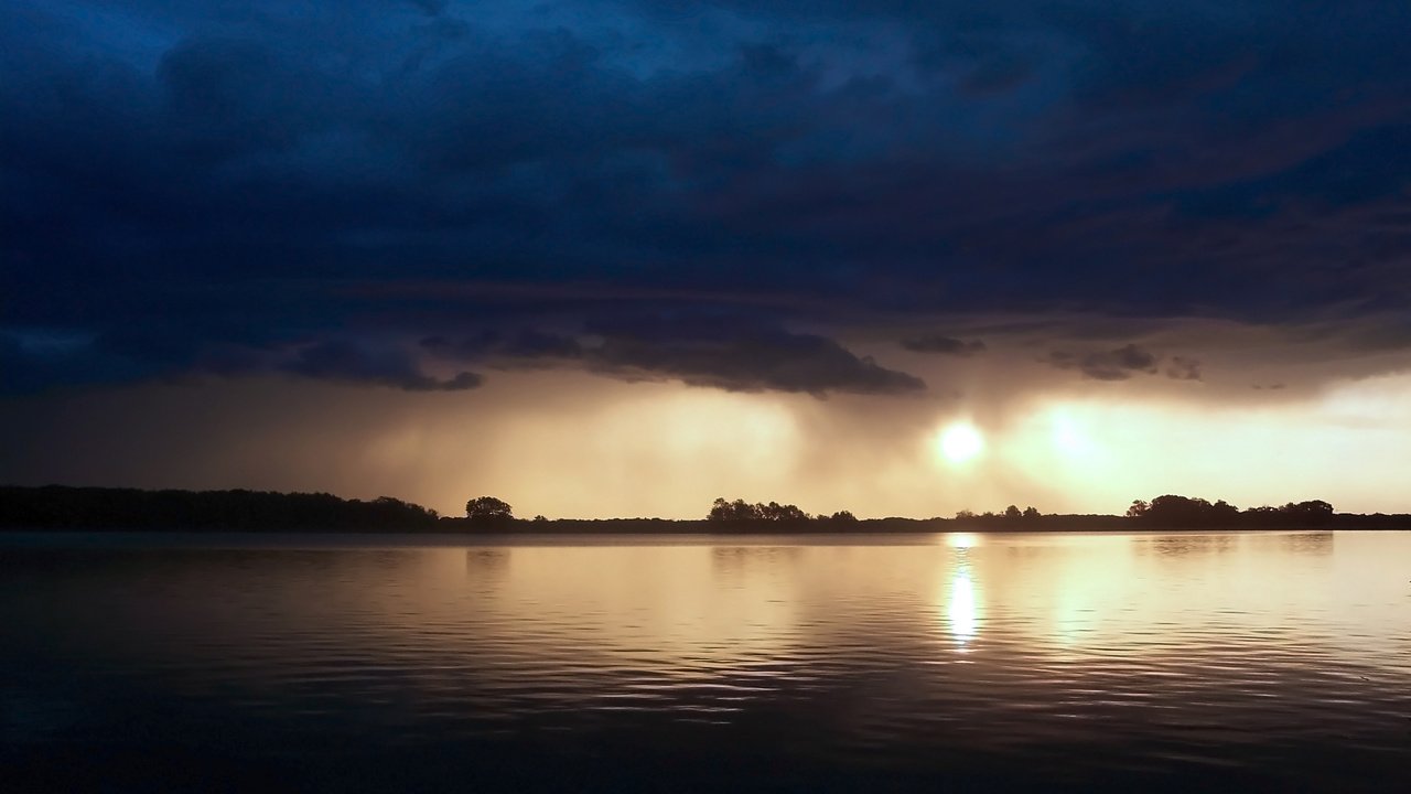 Обои облака, закат, море, ominous, clouds, sunset, sea разрешение 2560x1600 Загрузить