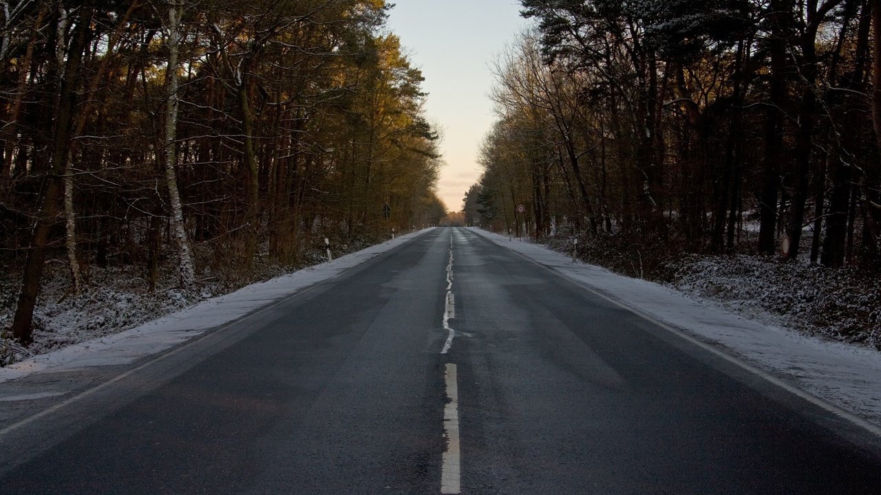 Обои дорога, лес, зима, разметка, знак, road, forest, winter, markup, sign разрешение 1920x1200 Загрузить