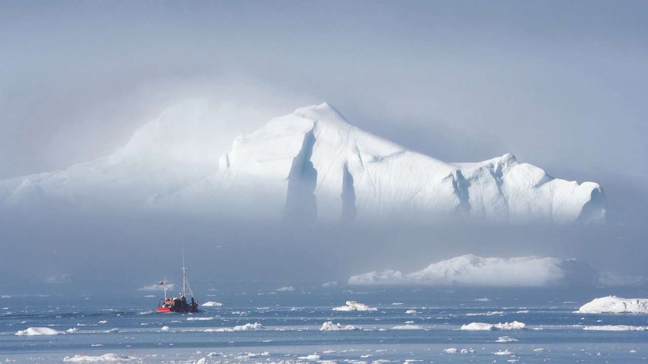 Обои айсберг, льдины, судно, iceberg, ice, the ship разрешение 2560x1600 Загрузить