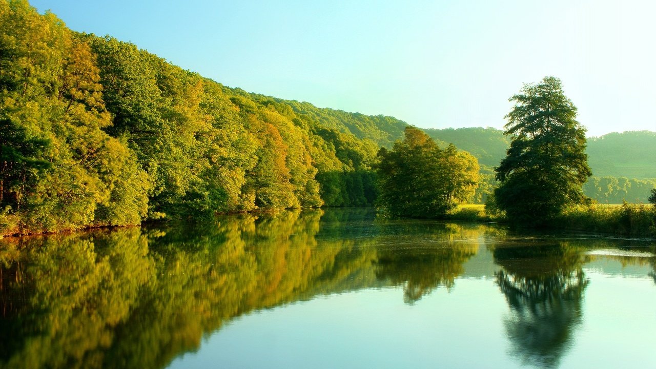 Обои небо, деревья, река, отражение, the sky, trees, river, reflection разрешение 2560x1600 Загрузить