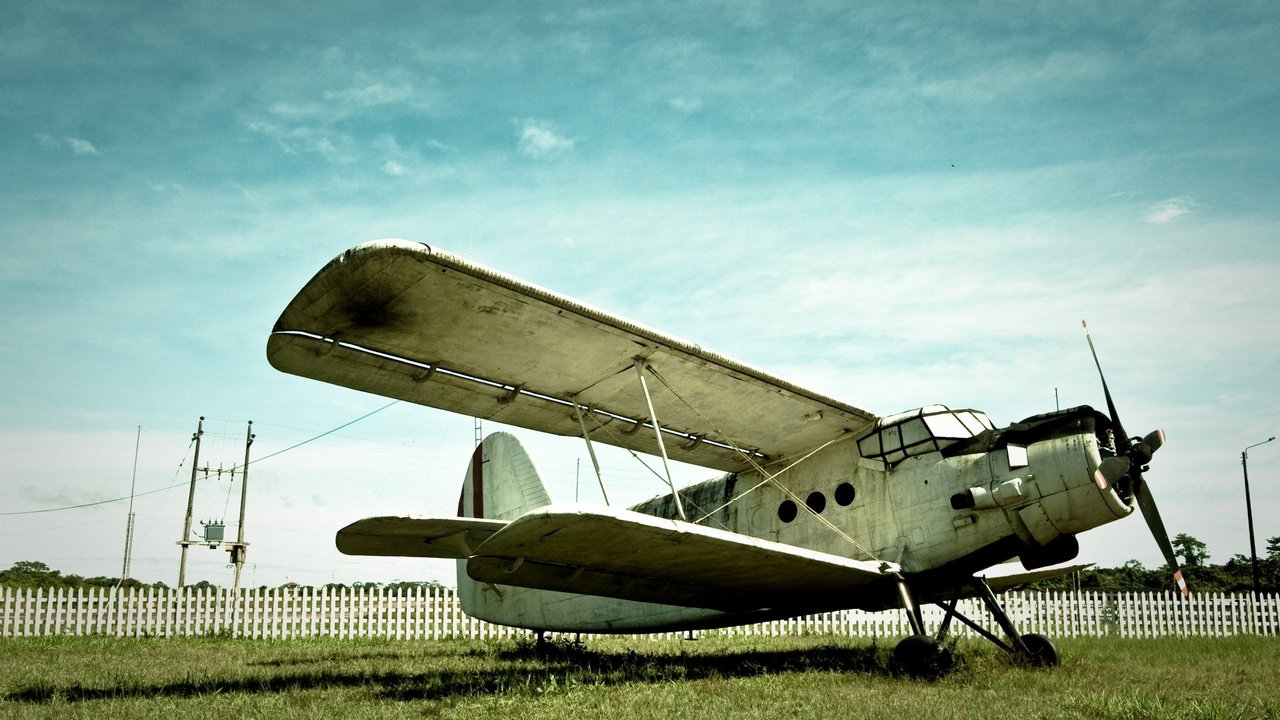 Обои небо, трава, самолет, забор, the sky, grass, the plane, the fence разрешение 2560x1600 Загрузить