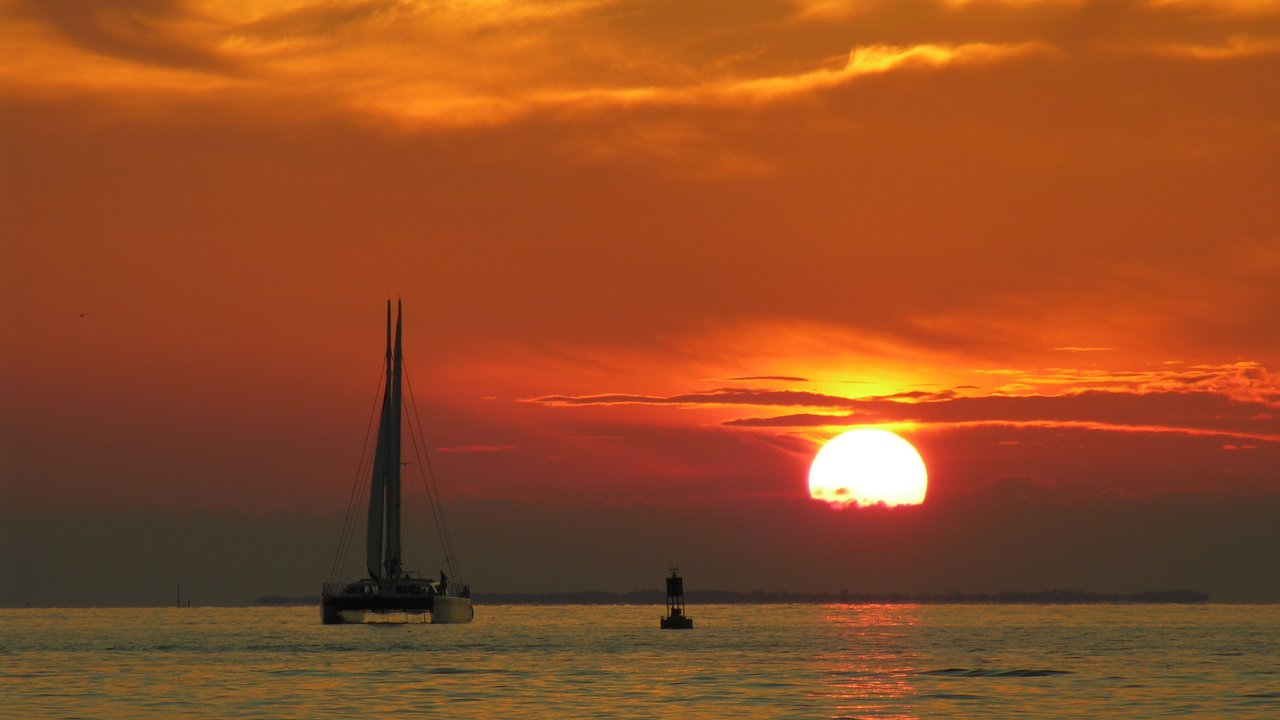 Обои закат, буй, катамаран, sunset, bui, catamaran разрешение 2560x1600 Загрузить