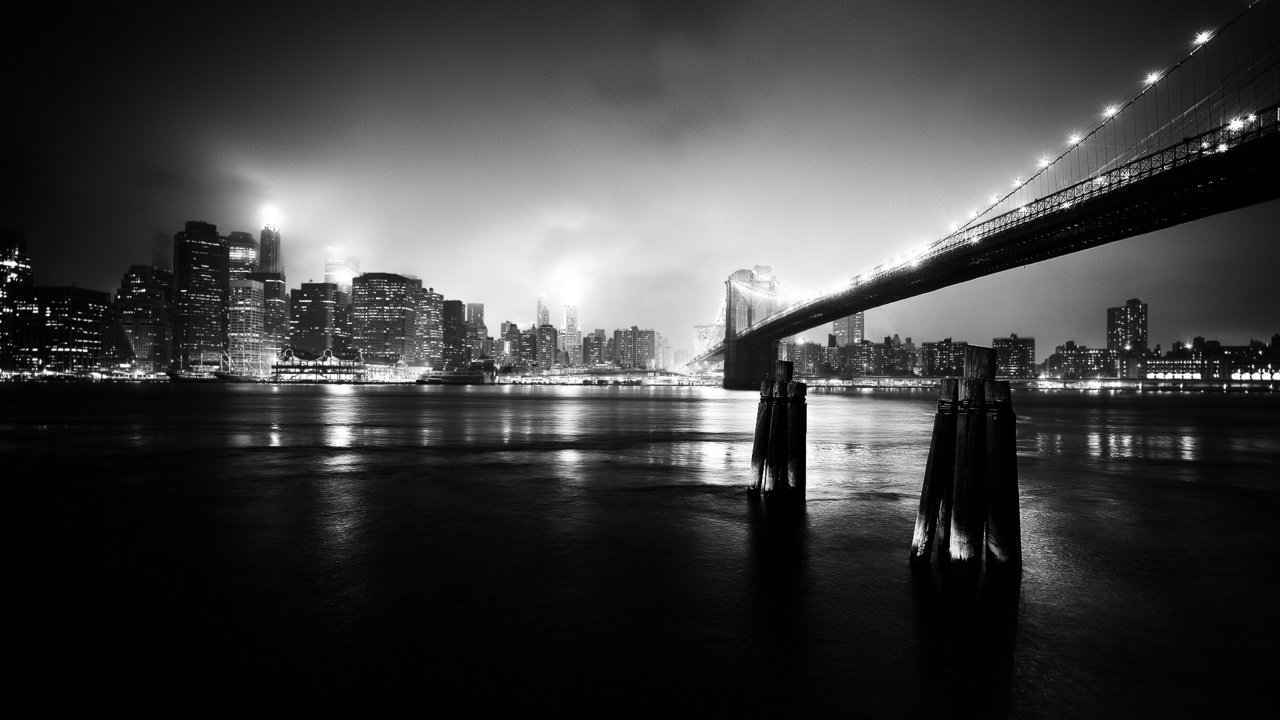 Обои ночь, мост, город, черно-белое фото, night, bridge, the city, black and white photo разрешение 1920x1200 Загрузить