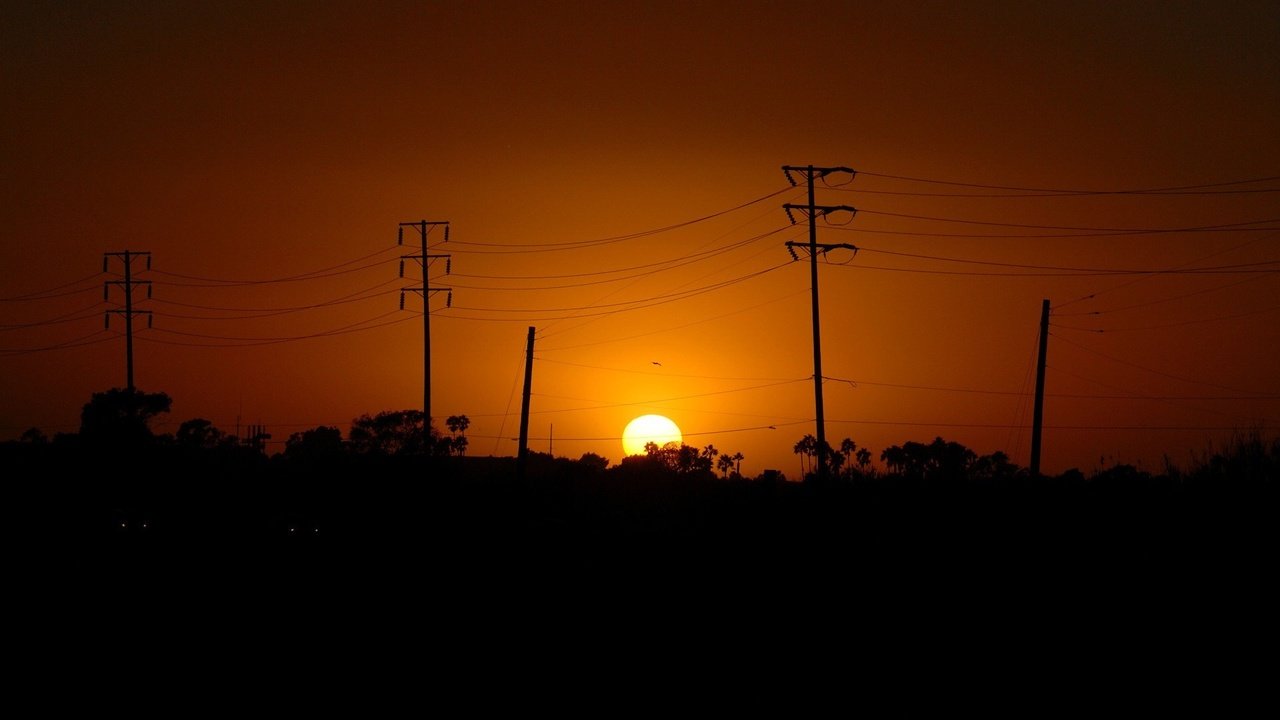 Обои солнце, провода, столбы, закат, the sun, wire, posts, sunset разрешение 1920x1440 Загрузить