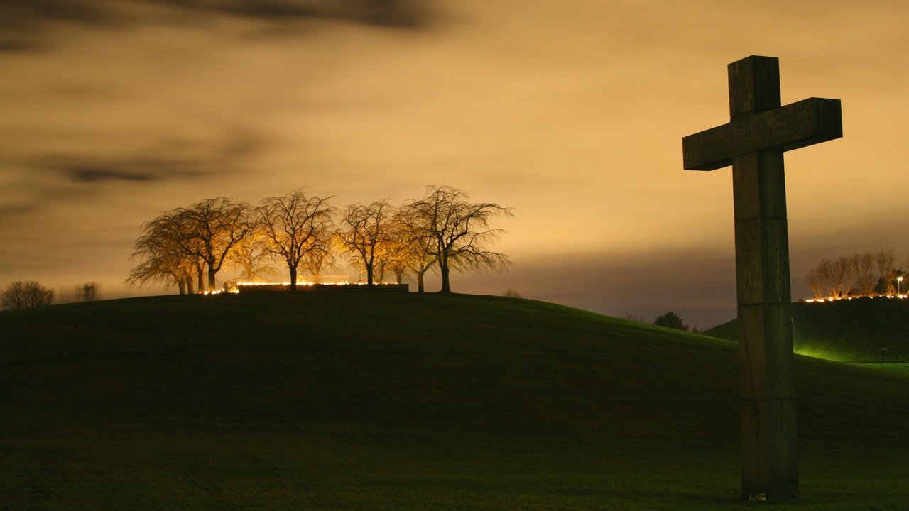 Обои ночь, деревья, крест, night, trees, cross разрешение 3888x2592 Загрузить