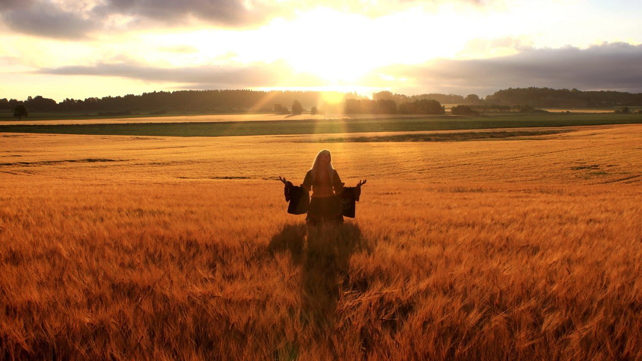 Обои девушка, поле, горизонт, солнжце, girl, field, horizon, solnice разрешение 1920x1200 Загрузить