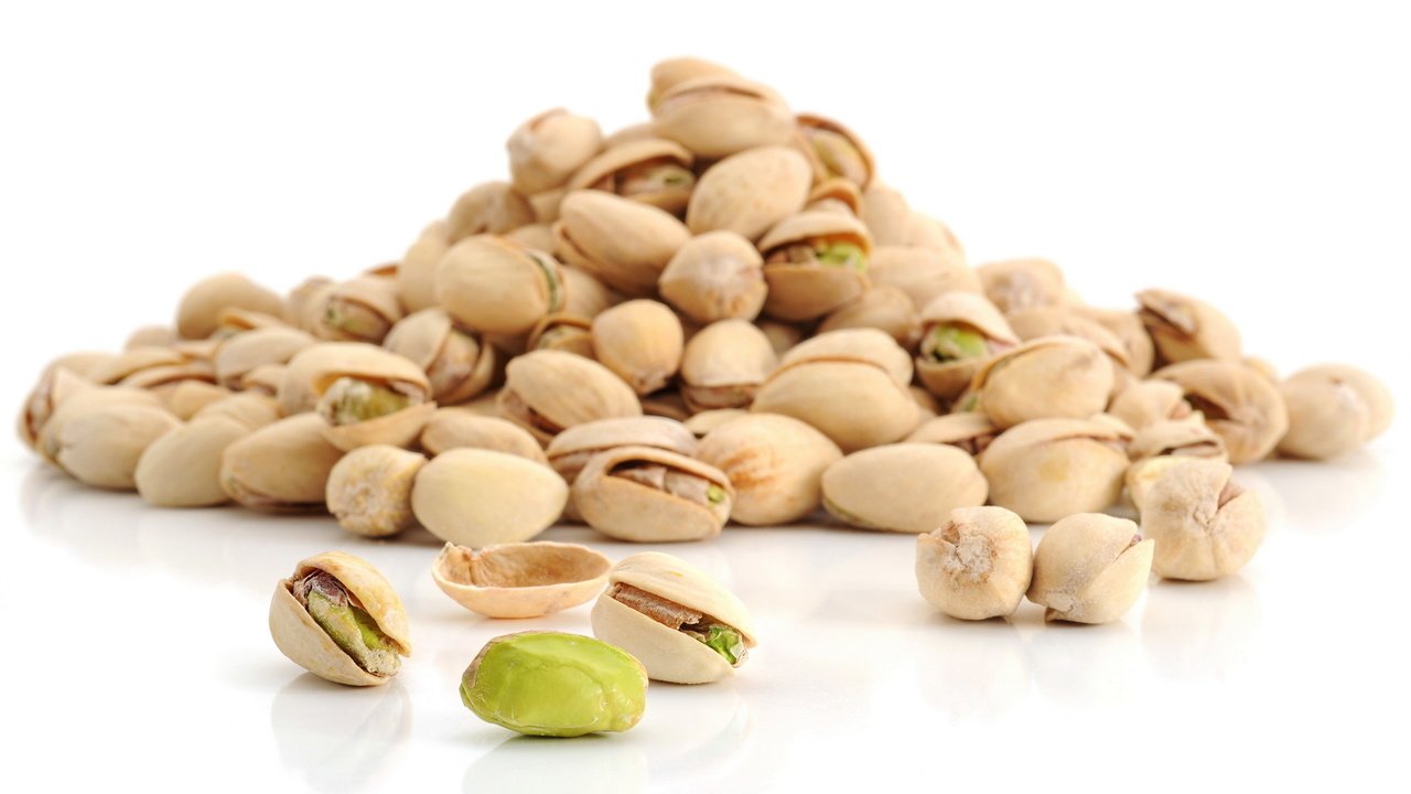 Обои орехи, белый фон, много, вкусно, фисташки, nuts, white background, a lot, delicious, pistachios разрешение 1920x1200 Загрузить