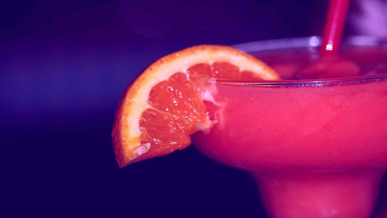 Обои фон, бокал, коктейль, напитки, коктель, грейпфрут, background, glass, cocktail, drinks, grapefruit разрешение 1920x1200 Загрузить