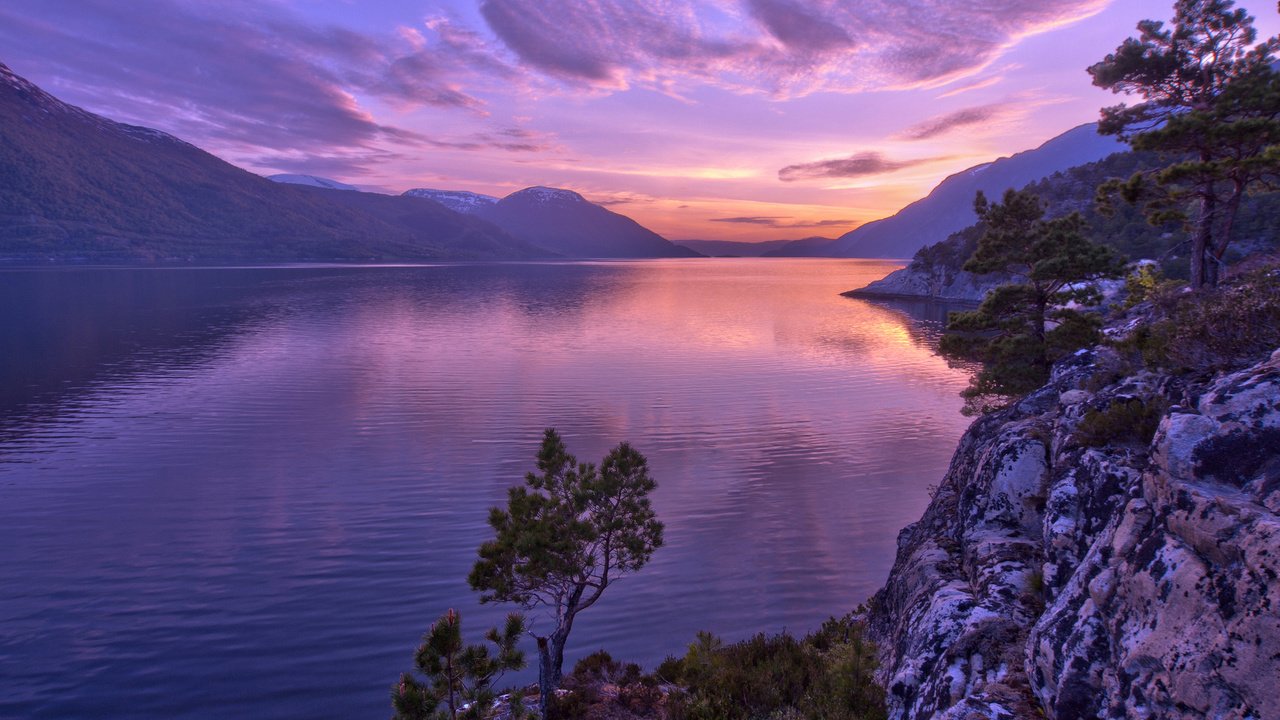 Обои озеро, горы, закат, норвегия, фьорд, lake, mountains, sunset, norway, the fjord разрешение 1920x1200 Загрузить