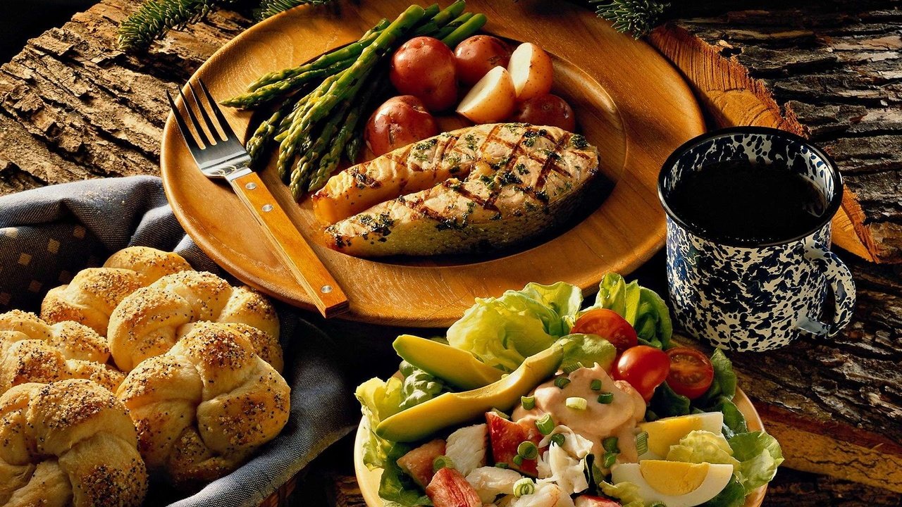 Обои форель, хлеб, рыбка, обед, вкусно, булочки, салат, спаржа, авакадо, trout, bread, fish, lunch, delicious, buns, salad, asparagus, avocado разрешение 1920x1200 Загрузить