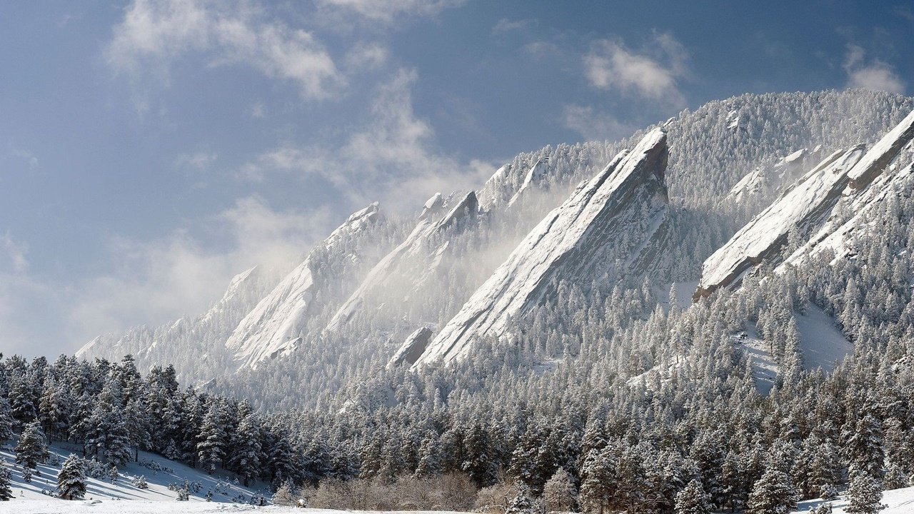 Обои деревья, горы, снег, зима, trees, mountains, snow, winter разрешение 1920x1080 Загрузить