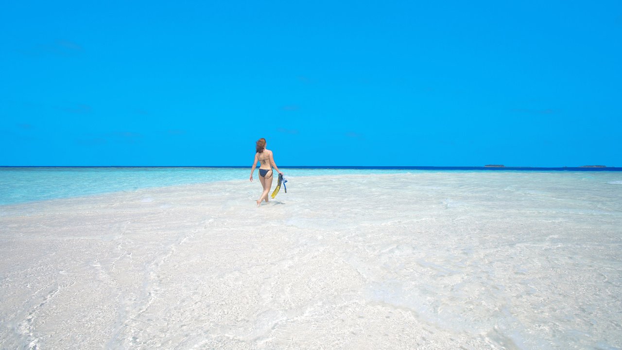 Обои девушка, море, тропики, мальдивы, girl, sea, tropics, the maldives разрешение 4936x3245 Загрузить