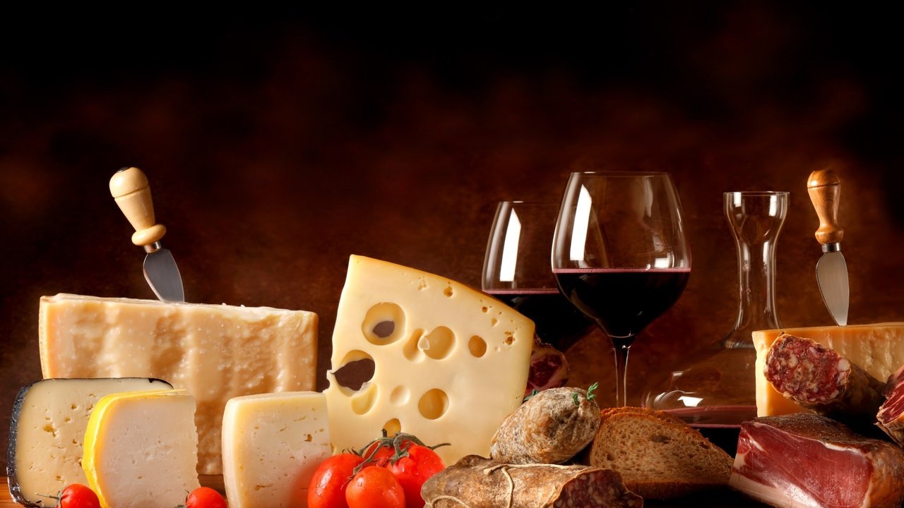 Обои сыр, вино, бокалы, красное, колбаса, пармезан, маасдам, cheese, wine, glasses, red, sausage, parmesan, maasdam разрешение 2560x1600 Загрузить