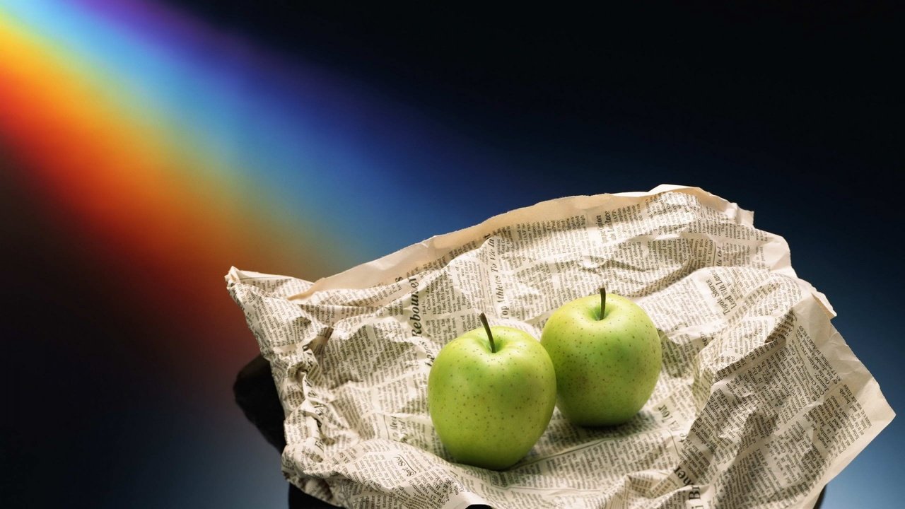 Обои фон, фрукты, яблоки, радуга, газета, background, fruit, apples, rainbow, newspaper разрешение 1920x1200 Загрузить