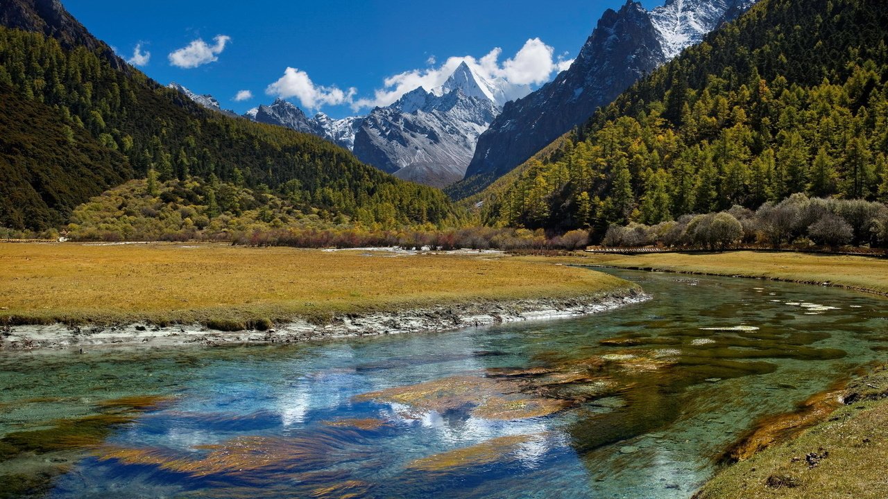 Обои небо, облака, река, горы, лес, the sky, clouds, river, mountains, forest разрешение 1920x1200 Загрузить