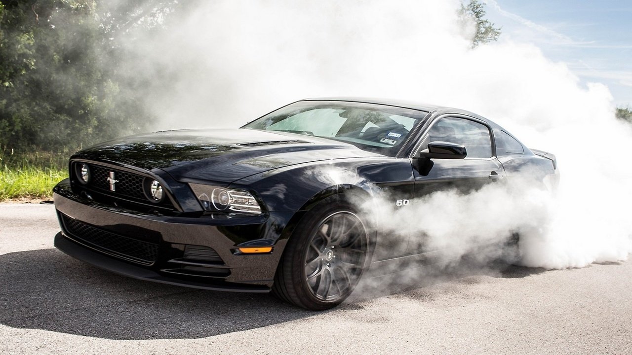 Обои форд мустанг в дыму, ford mustang smoke разрешение 2560x1440 Загрузить