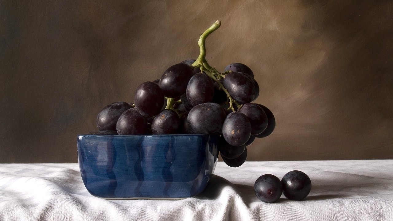 Обои виноград, фрукты, черный, натюрморт, grapes, fruit, black, still life разрешение 1920x1200 Загрузить