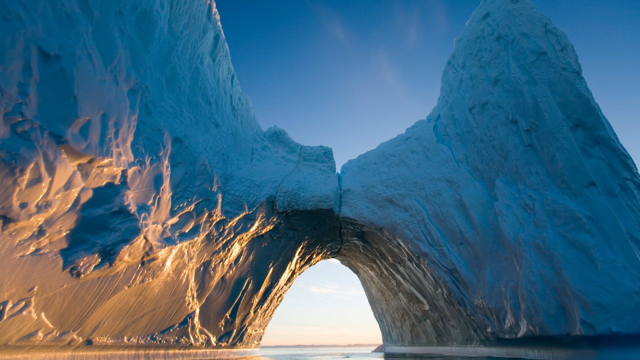 Обои вода, солнце, лучи, айсберг, льды, арктика, water, the sun, rays, iceberg, ice, arctic разрешение 1920x1200 Загрузить