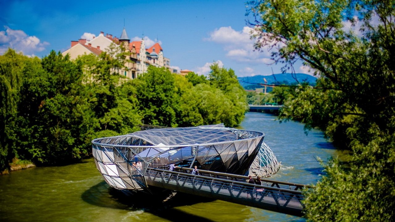 Обои река, зелень, австрия, красота, здания, грац, мост остров, river, greens, austria, beauty, building, graz, bridge island разрешение 1920x1200 Загрузить