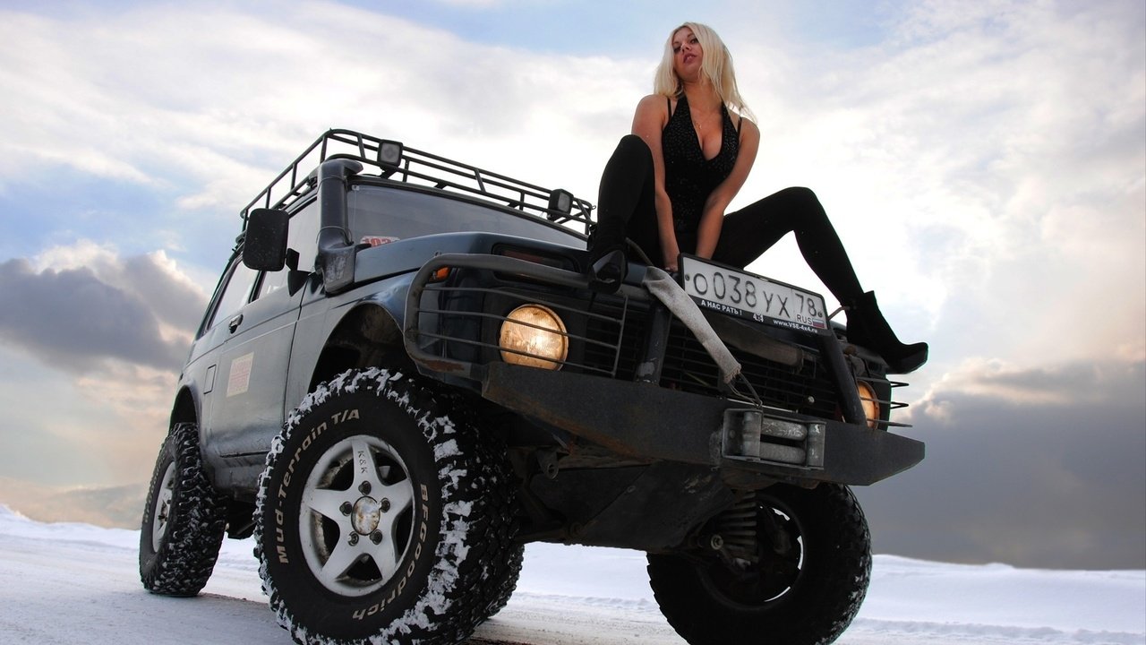 Обои девушка, жигули, вездеход, нива, лада 4х4, girl, lada, rover, niva, lada 4x4 разрешение 1920x1200 Загрузить