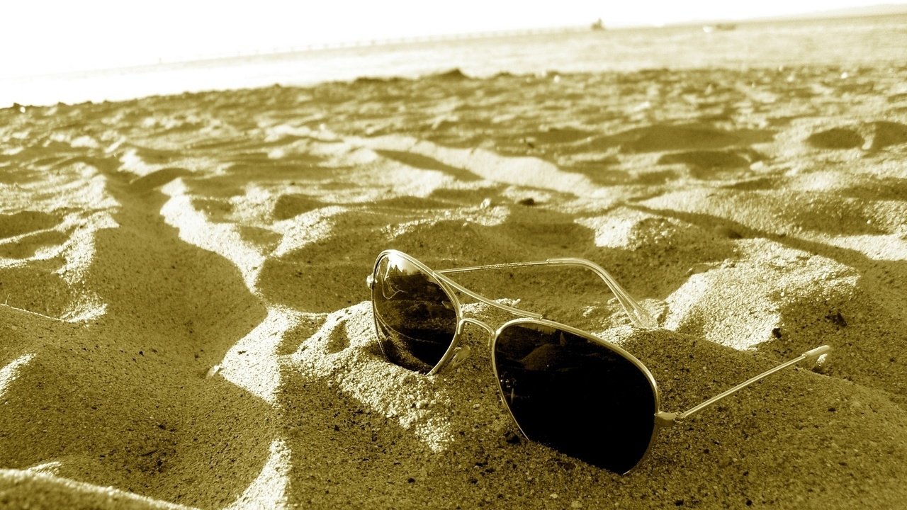 Обои вода, солнце, макро, песок, пляж, бокалы, вс, песка, water, the sun, macro, sand, beach, glasses, sun разрешение 1920x1080 Загрузить