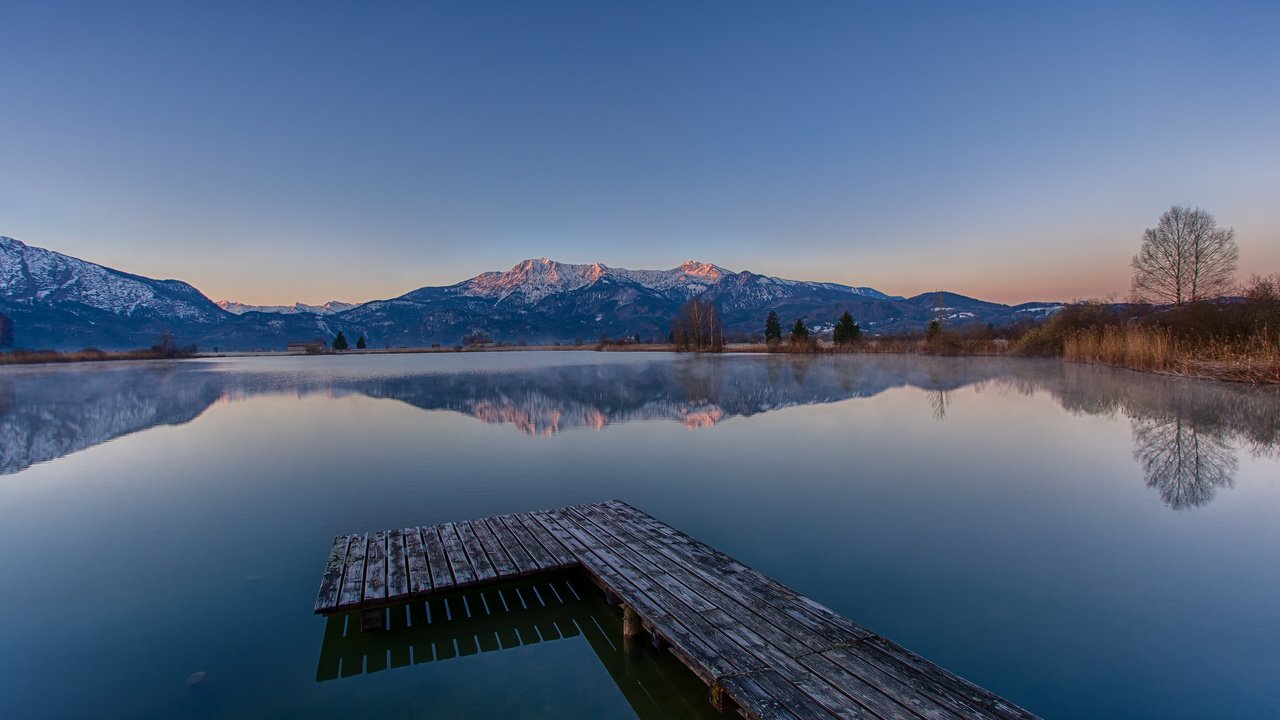 Обои озеро, горы, отражение, причал, lake, mountains, reflection, pier разрешение 2048x1365 Загрузить