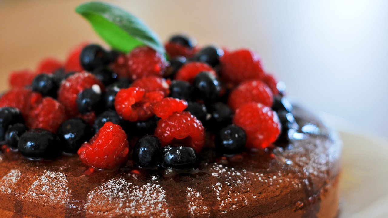 Обои малина, ягода, черника, сладкое, выпечка, пирог, raspberry, berry, blueberries, sweet, cakes, pie разрешение 3872x2592 Загрузить