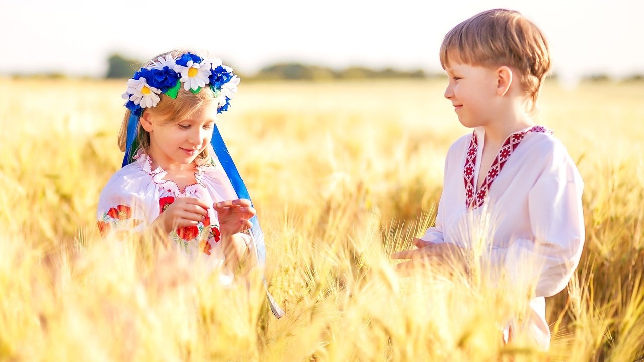 Обои поле, девочка, пшеница, мальчик, field, girl, wheat, boy разрешение 2100x1380 Загрузить