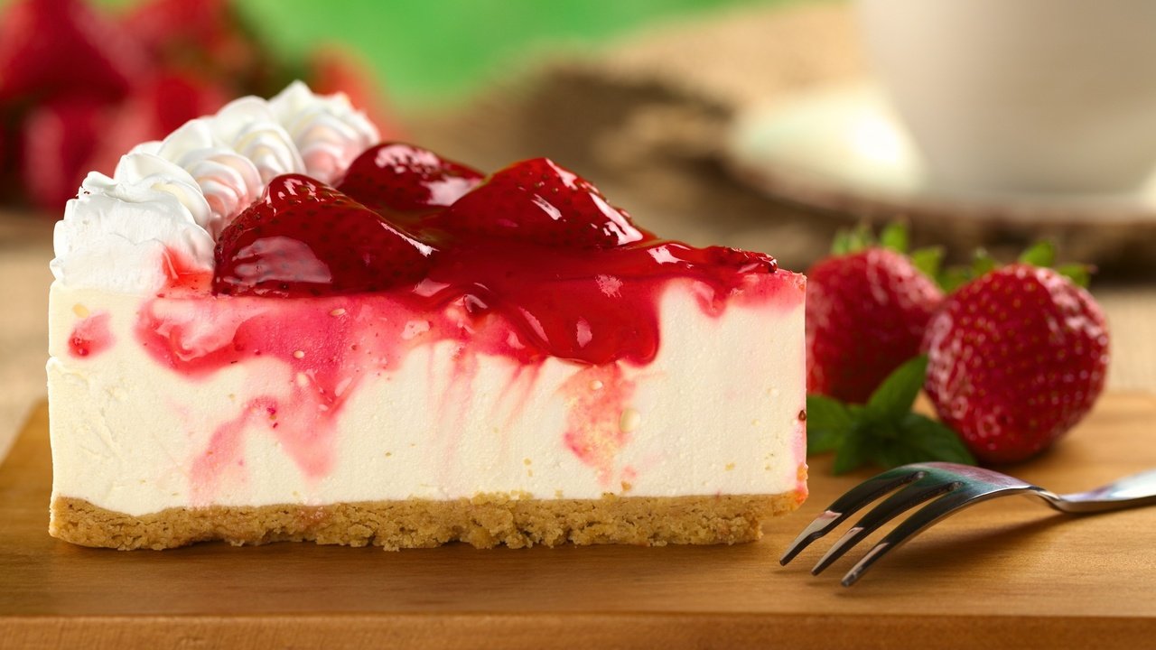 Обои клубника, ягоды, торт, десерт, пирожное, кусок, чизкейк, strawberry, berries, cake, dessert, piece, cheesecake разрешение 2560x1600 Загрузить