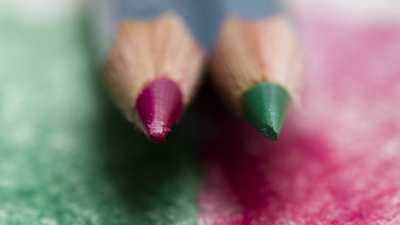 Обои макро, фон, цвет, карандаши, цветные, цветные карандаши, карандаши два, macro, background, color, pencils, colored, colored pencils, pencils two разрешение 1920x1200 Загрузить