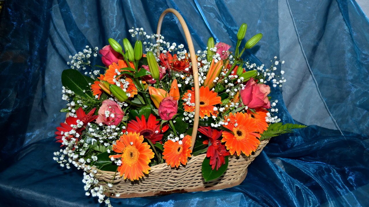 Обои цветы, цветок, розы, букет, красивый, лилии, герберы, flowers, flower, roses, bouquet, beautiful, lily, gerbera разрешение 1920x1200 Загрузить