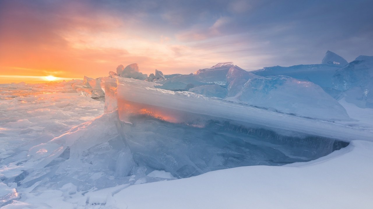 Обои озеро, солнце, зима, лёд, байкал, lake, the sun, winter, ice, baikal разрешение 2000x1335 Загрузить