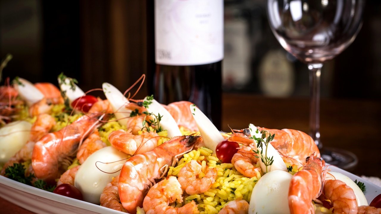 Обои вино, вина, рис, морепродукты, креветки, креветка, морепродуктов, wine, figure, seafood, shrimp разрешение 1920x1280 Загрузить