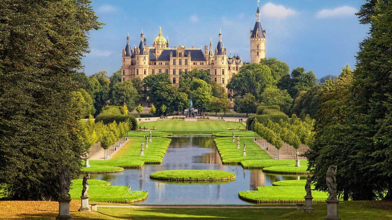 Обои деревья, мекленбург-передняя померания, парк, schweriner schloss, schwerin palace, замок, пруд, дворец, германия, шверин, шверинский замок, trees, mecklenburg-vorpommern, park, castle, pond, palace, germany, schwerin, schwerin castle разрешение 2560x1600 Загрузить