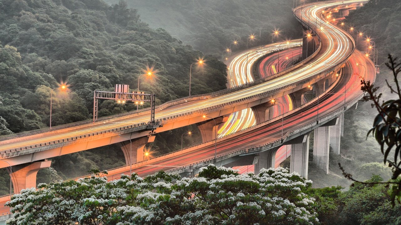 Обои свет, дорога, огни, весна, тайвань, выдержка, хайвей, david chen, light, road, lights, spring, taiwan, excerpt, highway разрешение 2048x1365 Загрузить