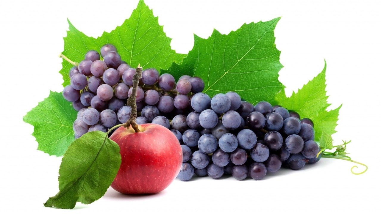 Обои листья, виноград, фрукты, ягоды, белый фон, яблоко, leaves, grapes, fruit, berries, white background, apple разрешение 1920x1291 Загрузить