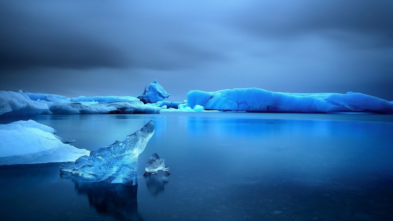 Обои небо, сумерки, вода, озеро, снег, зима, море, лёд, айсберг, the sky, twilight, water, lake, snow, winter, sea, ice, iceberg разрешение 2048x1365 Загрузить