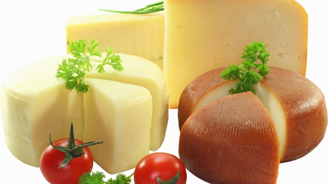 Обои зелень, сыр, белый фон, помидоры, петрушка, брынза, greens, cheese, white background, tomatoes, parsley разрешение 1920x1379 Загрузить