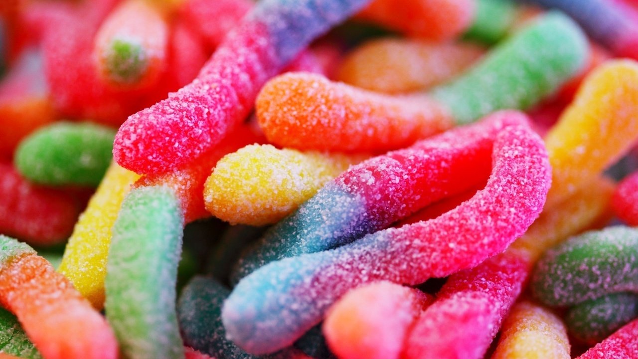 Обои конфеты, разноцветный, сладкое, мармелад, яркие червячки, жевательный мармелад, candy, colorful, sweet, marmalade, bright worms, gummies разрешение 1920x1280 Загрузить