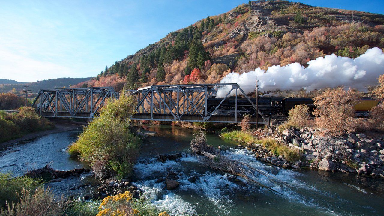 Обои небо, река, гора, мост, дым, паровоз, the sky, river, mountain, bridge, smoke, the engine разрешение 2048x1365 Загрузить