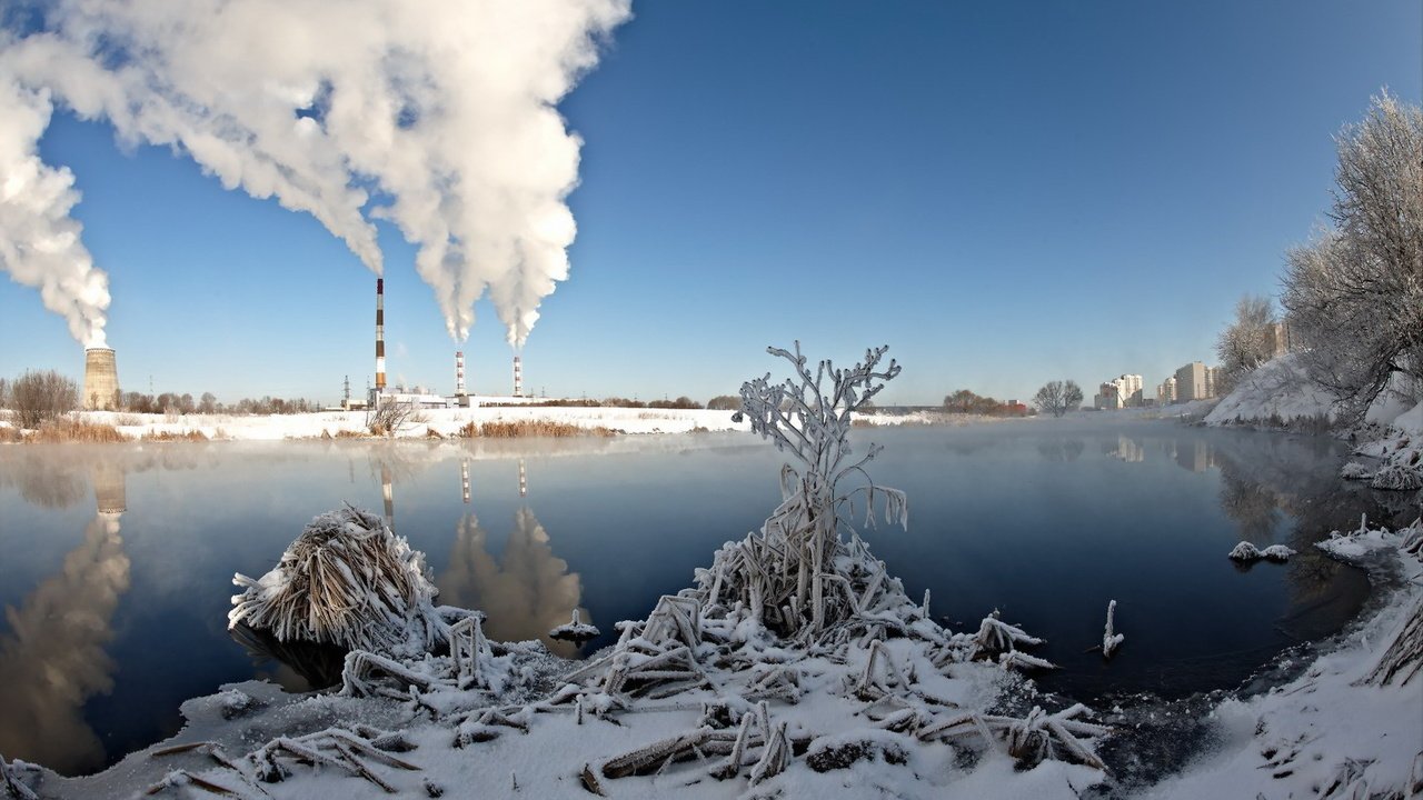 Обои река, зима, пейзаж, город, дым, трубы, river, winter, landscape, the city, smoke, pipe разрешение 1920x1200 Загрузить