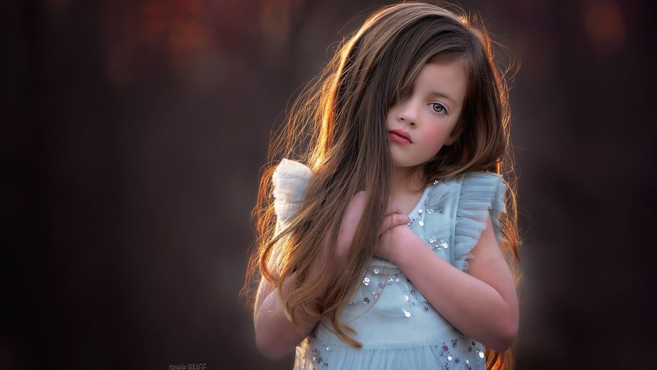 Обои фон, взгляд, дети, девочка, волосы, background, look, children, girl, hair разрешение 2042x1458 Загрузить